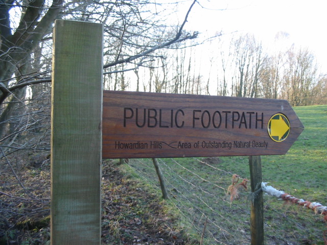 a_fingerpost_for_the_footpath_that_passes_high_lions_lodge_-_geograph-org-uk_-_331946